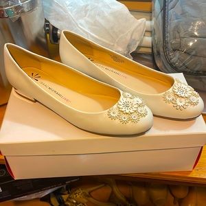 Brand new never worn White flats!